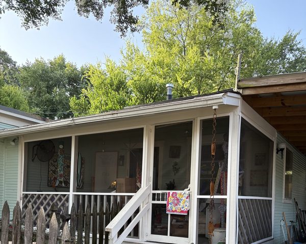Screened front porch of the Naturally Memphis home